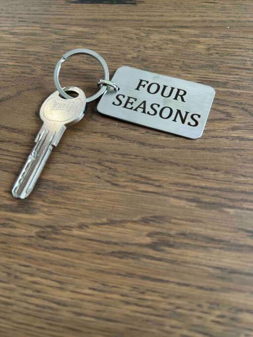 елегантен двустаен Four Seasons Апартамент *
